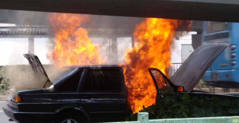 警惕汽車自燃前的異常味道